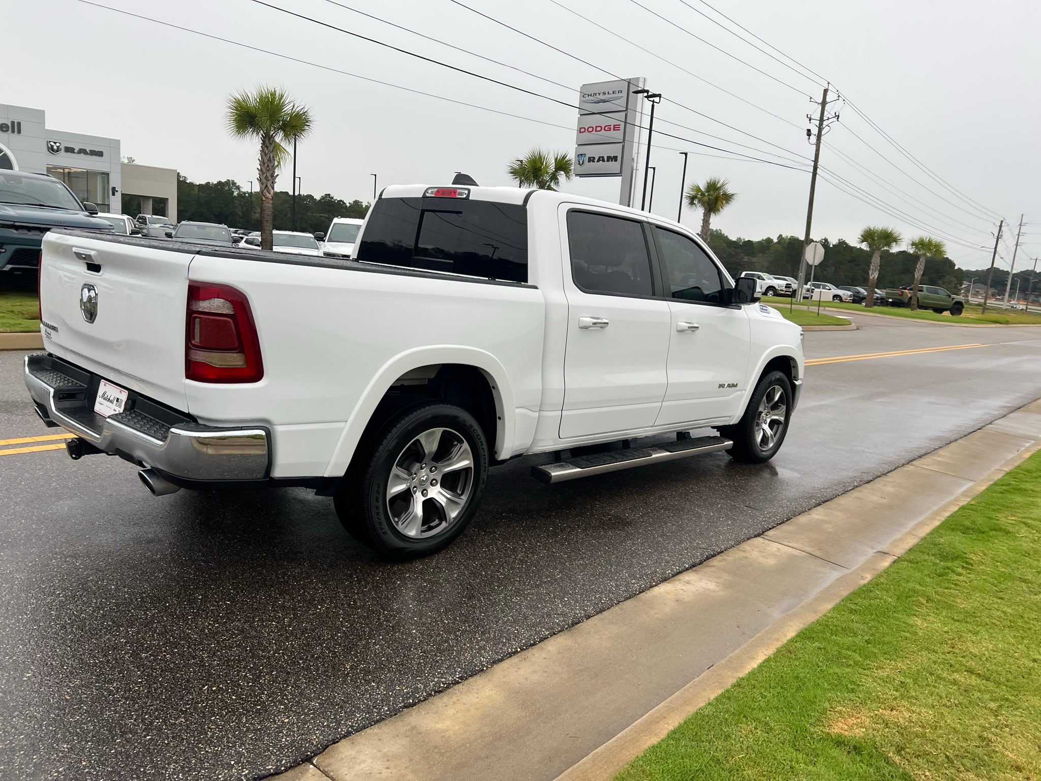 2022 RAM 1500 Laramie Crew Cab 4x2 5'7' Box