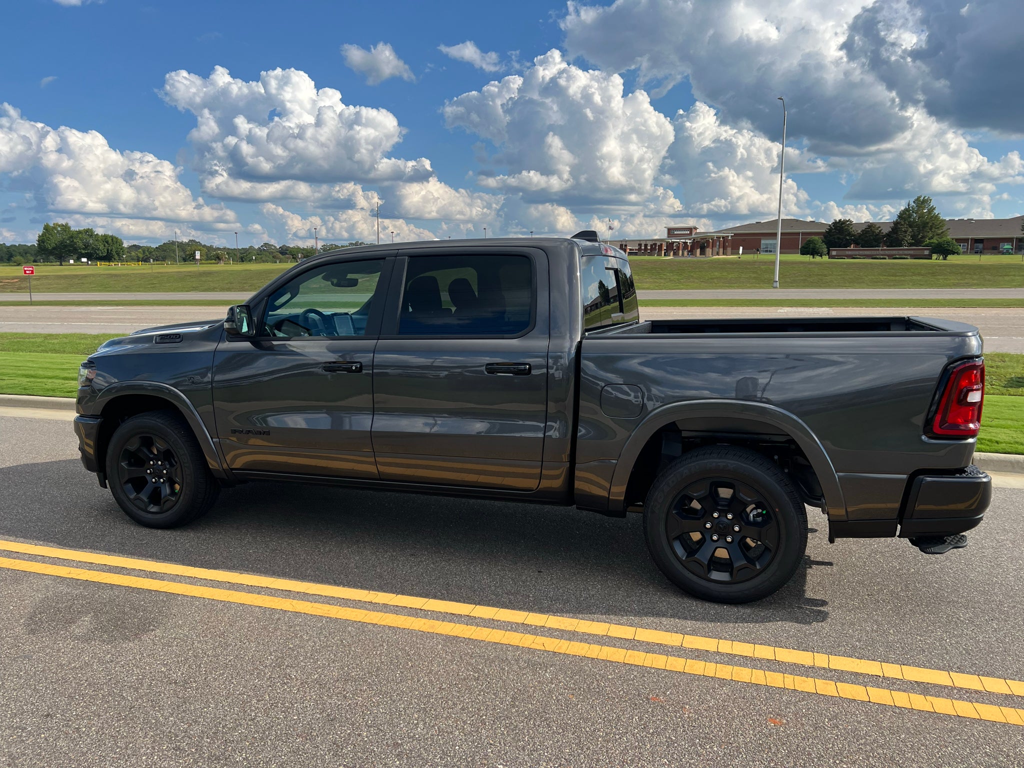 2027 RAM 1500 RAM 1500 BIG HORN CREW CAB 4X4 5'7' BOX