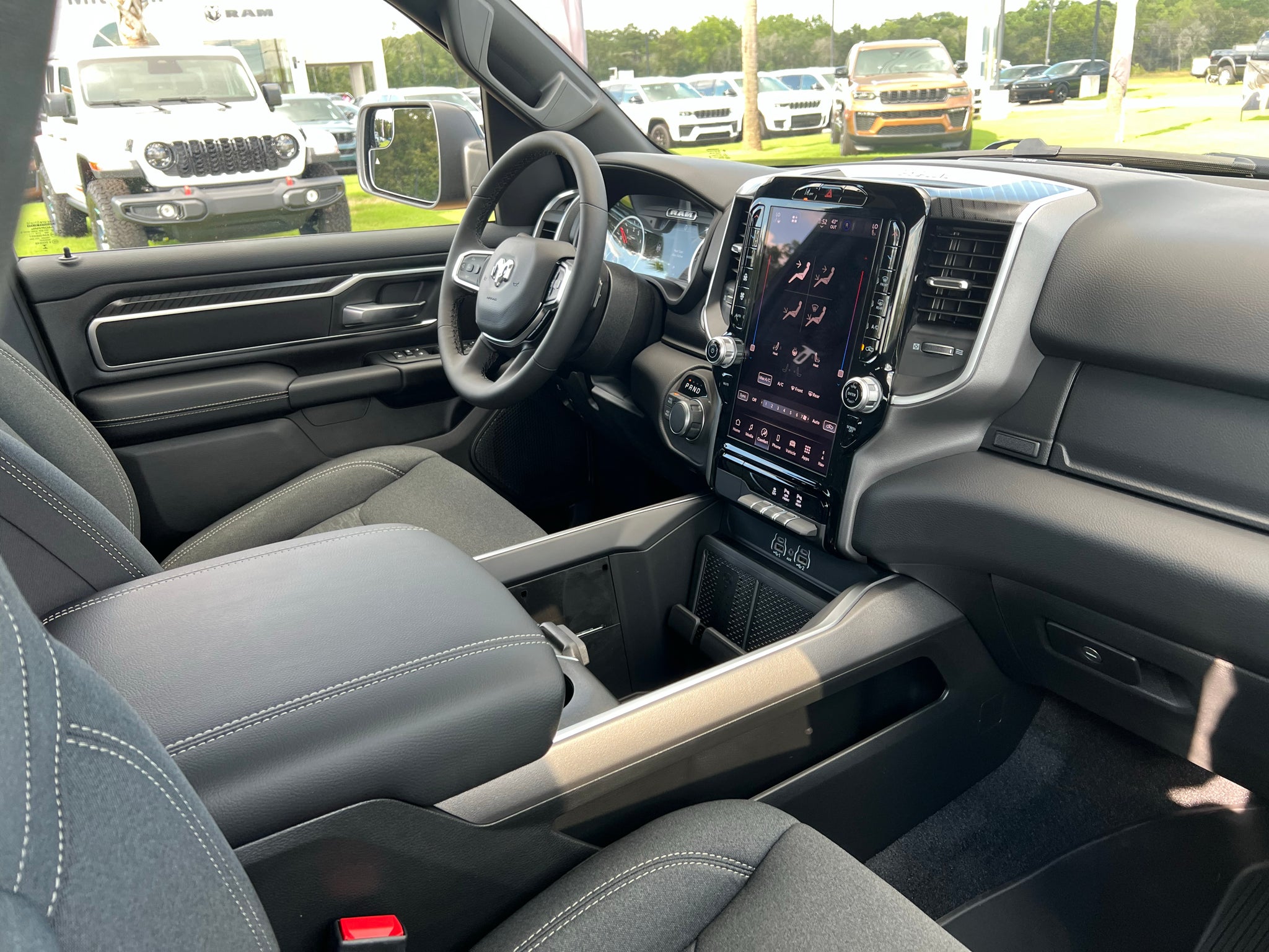 2027 RAM 1500 RAM 1500 BIG HORN CREW CAB 4X4 5'7' BOX