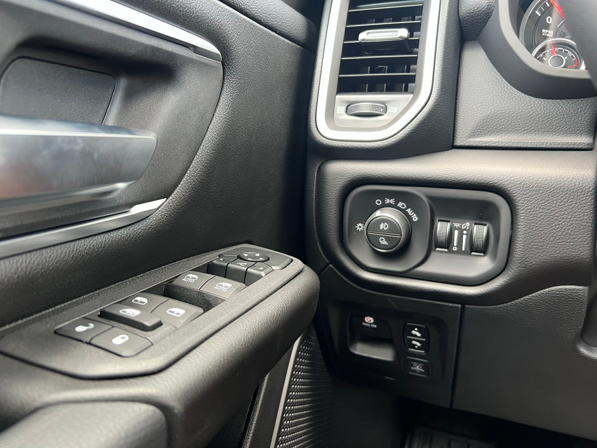 2027 RAM 1500 RAM 1500 BIG HORN CREW CAB 4X4 5'7' BOX