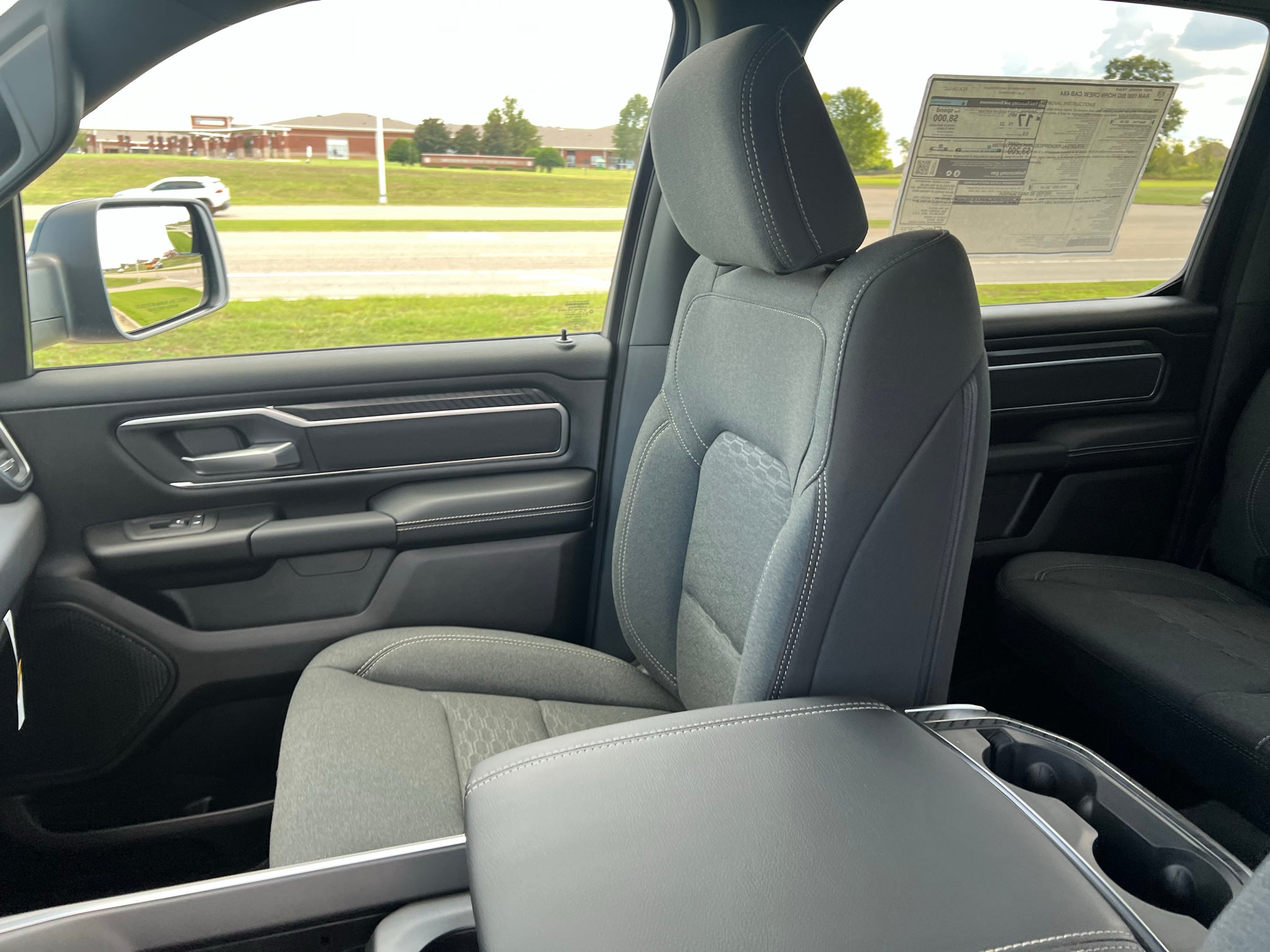 2027 RAM 1500 RAM 1500 BIG HORN CREW CAB 4X4 5'7' BOX