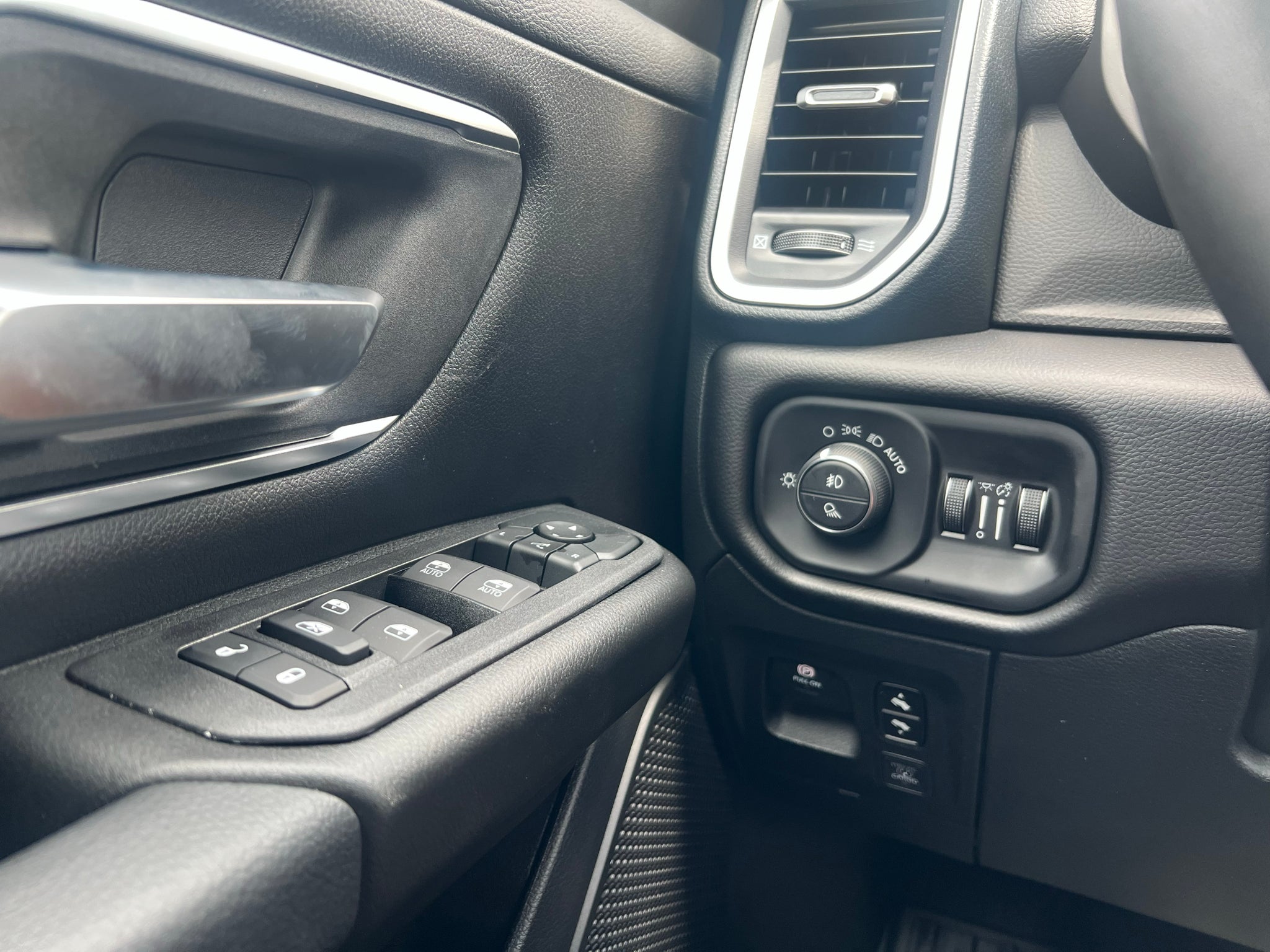 2027 RAM 1500 RAM 1500 BIG HORN CREW CAB 4X4 5'7' BOX