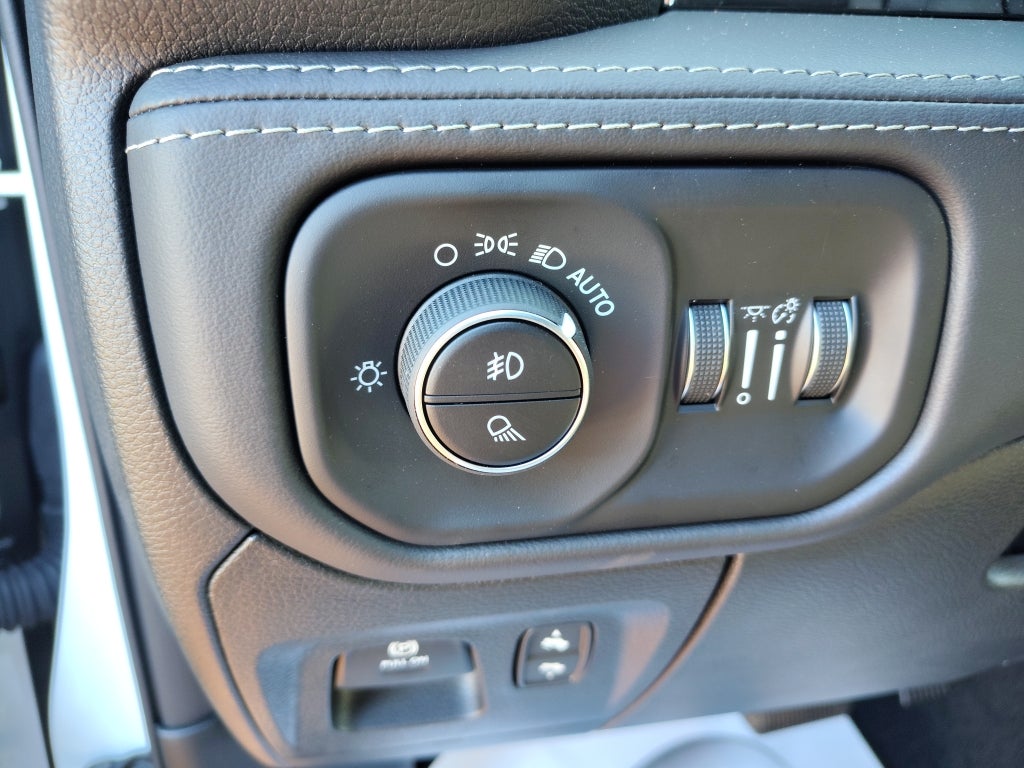 2026 RAM 1500 RAM 1500 LIMITED CREW CAB 4X4 5'7' BOX