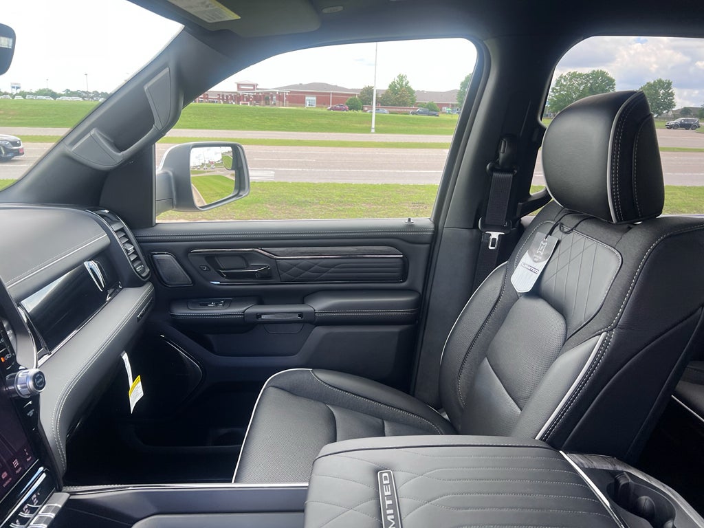 2026 RAM 1500 RAM 1500 LIMITED CREW CAB 4X4 5'7' BOX