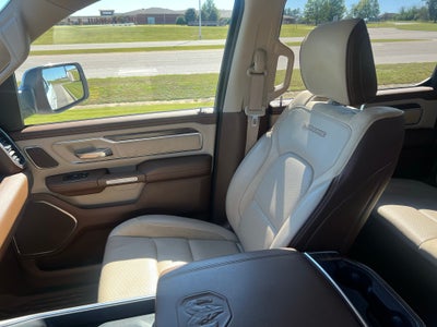 2019 RAM 1500 Laramie Crew Cab 4x4 5'7' Box