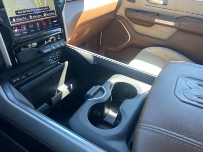 2019 RAM 1500 Laramie Crew Cab 4x4 5'7' Box