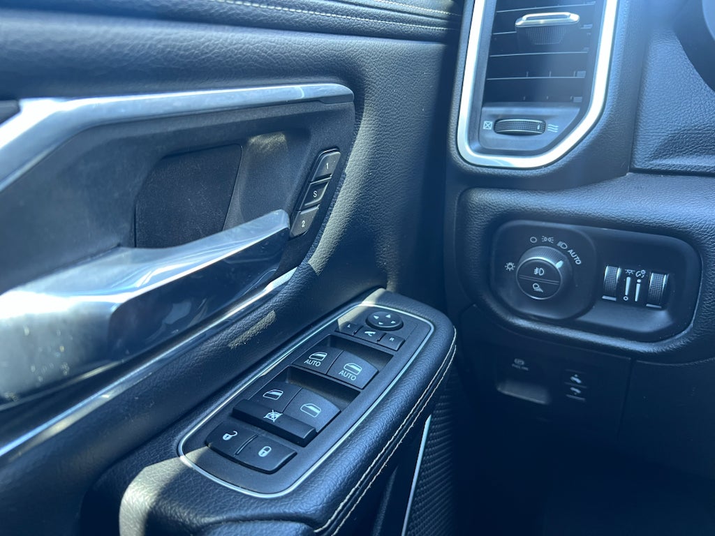 2023 RAM 1500 Laramie Crew Cab 4x4 5'7' Box