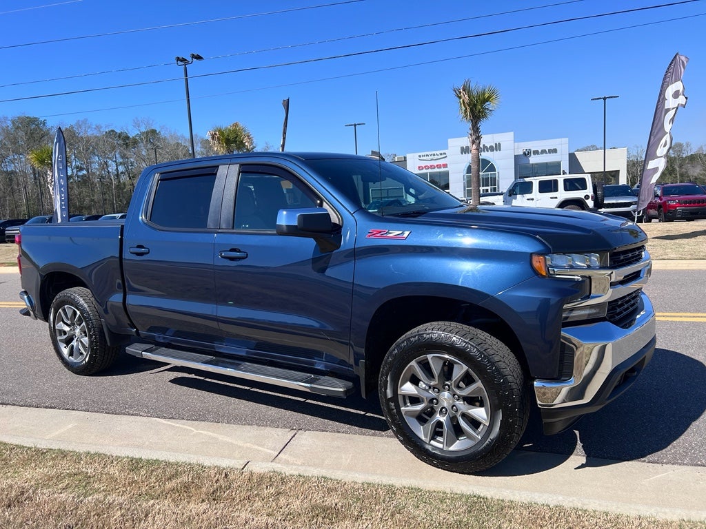 2021 Chevrolet Silverado 4WD Crew Cab Short Bed LT