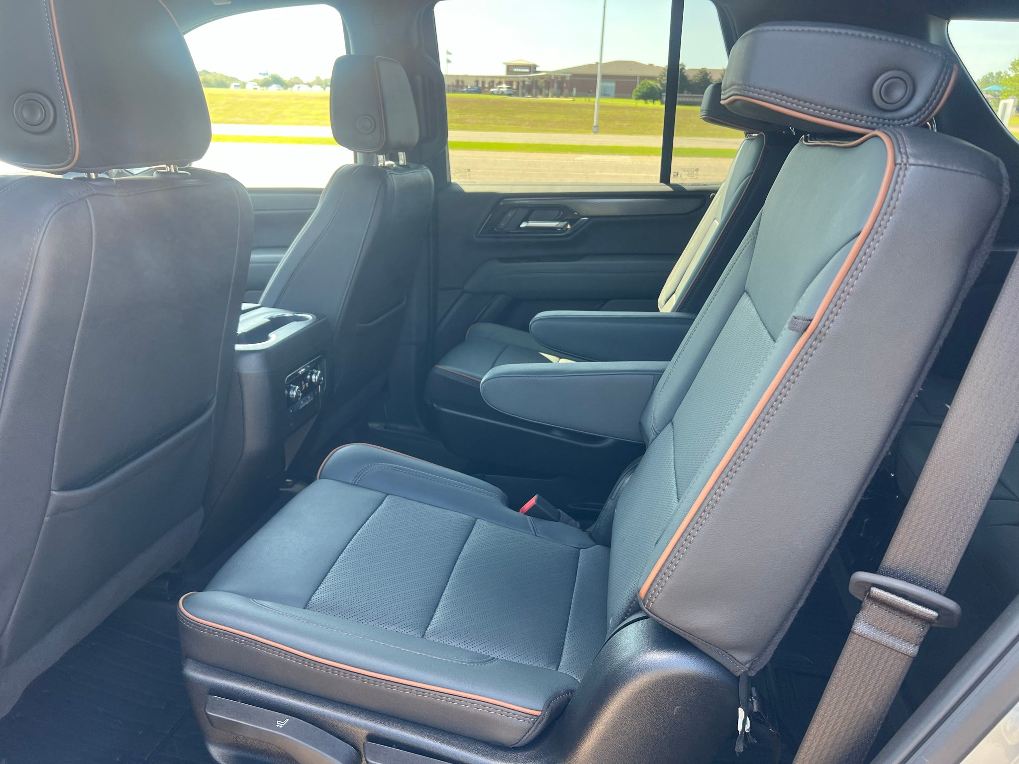 2025 GMC Yukon 4WD AT4