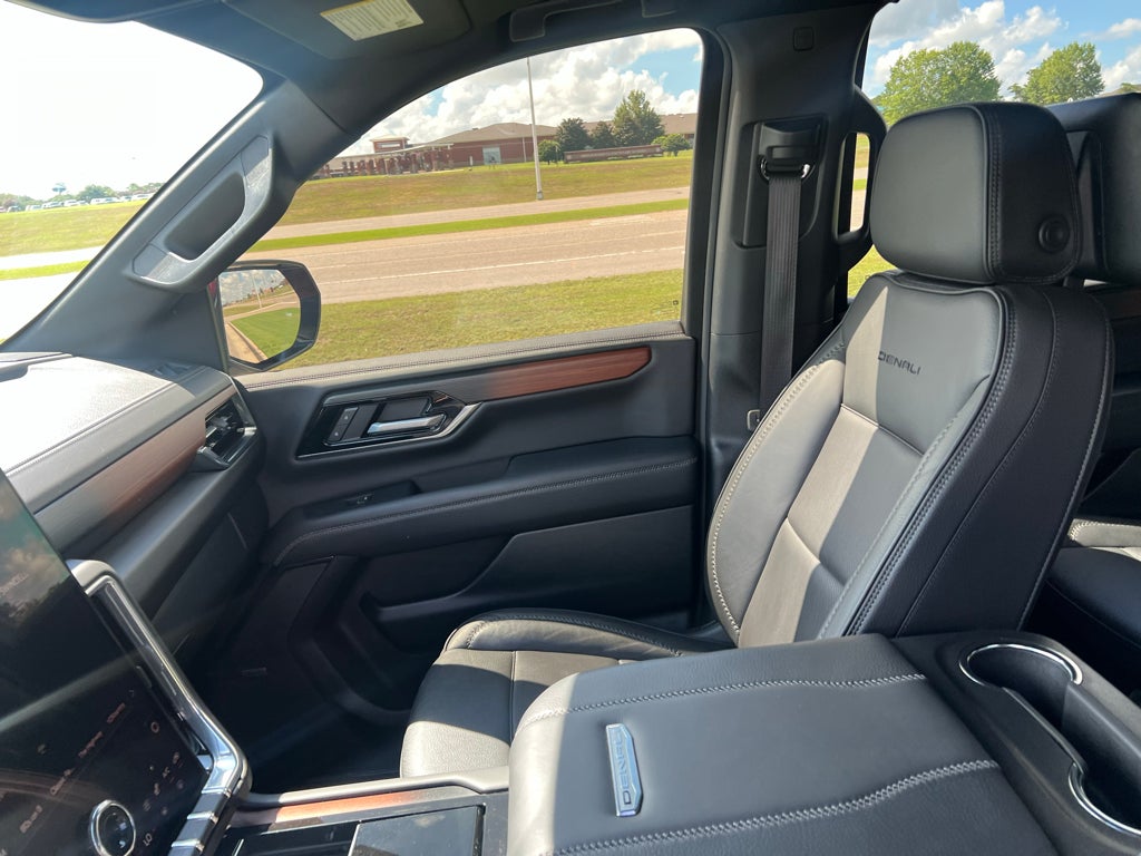 2025 GMC Yukon 4WD Denali