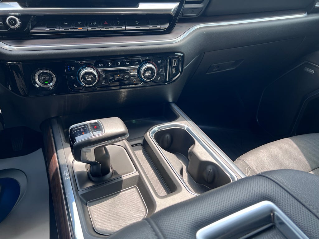 2022 GMC Sierra 4WD Crew Cab Short Box SLT