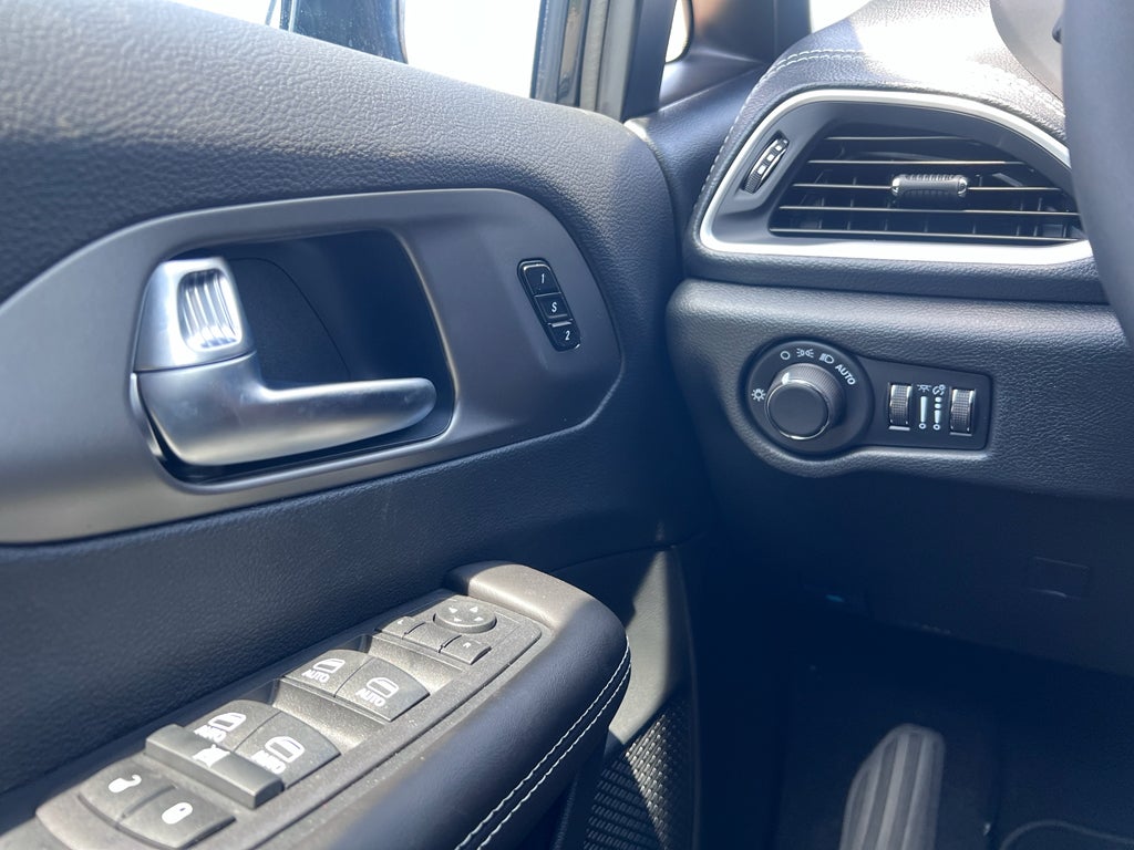 2027 Chrysler Pacifica PACIFICA SELECT