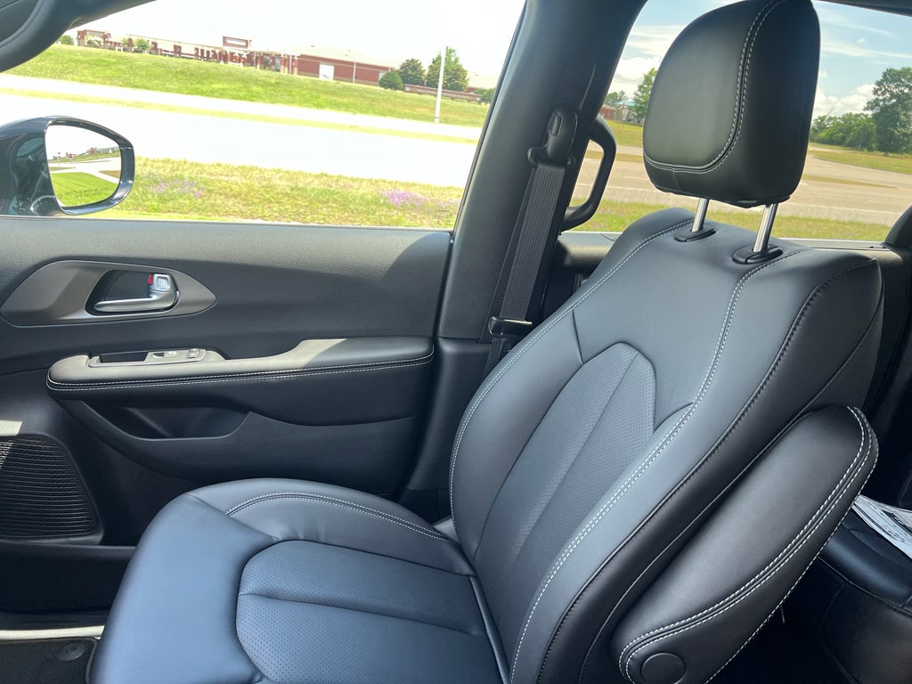 2027 Chrysler Pacifica PACIFICA SELECT