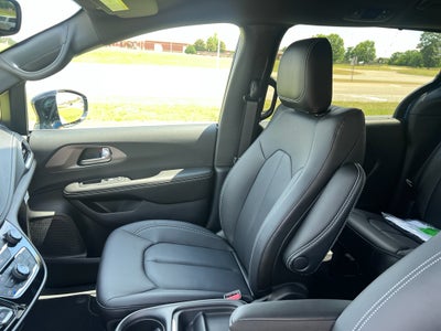 2027 Chrysler Pacifica PACIFICA SELECT