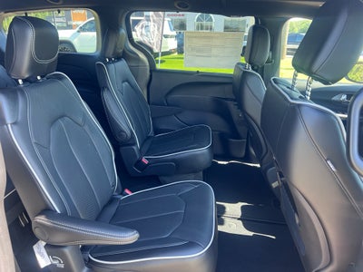 2027 Chrysler Pacifica PACIFICA LIMITED