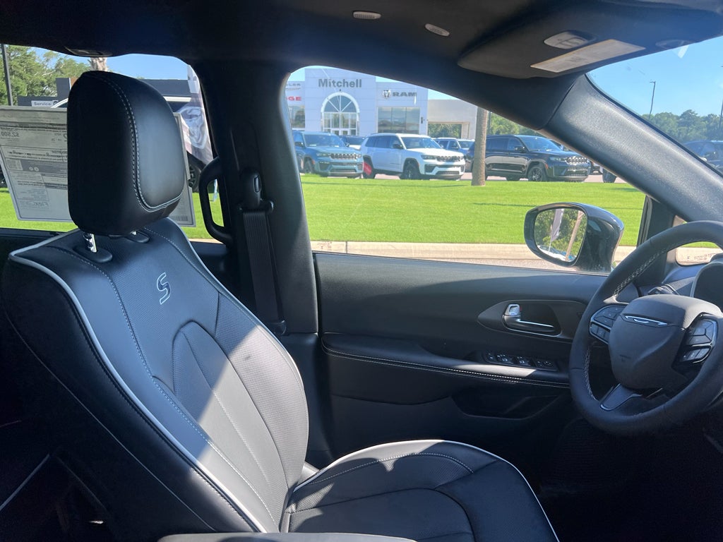 2027 Chrysler Pacifica PACIFICA LIMITED