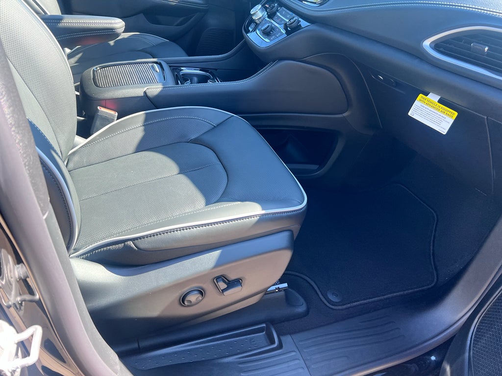 2027 Chrysler Pacifica PACIFICA LIMITED
