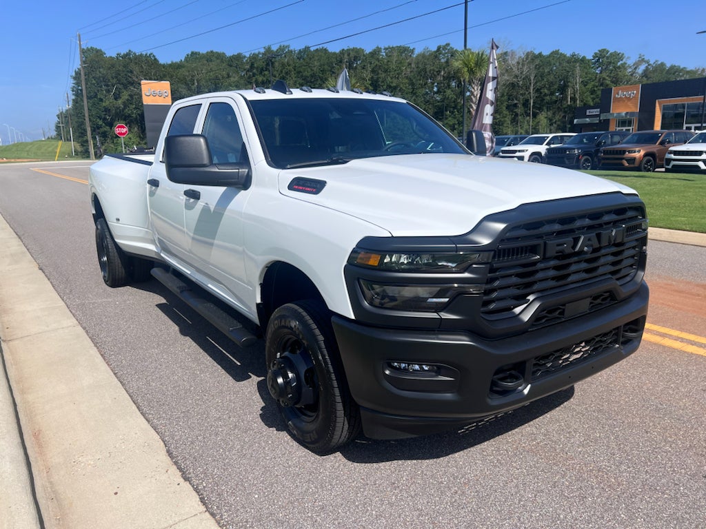 2026 RAM 3500 RAM 3500 TRADESMAN CREW CAB 4X4 8' BOX