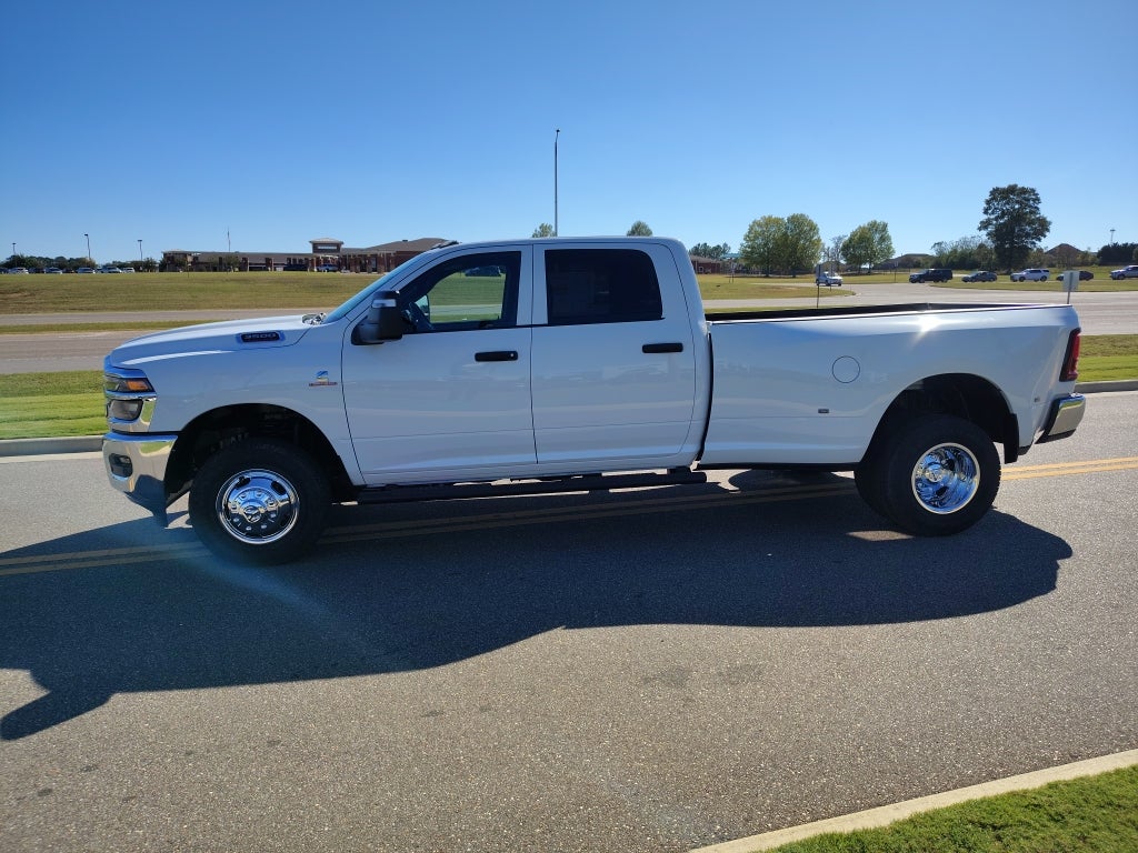 2026 RAM 3500 RAM 3500 TRADESMAN CREW CAB 4X4 8' BOX