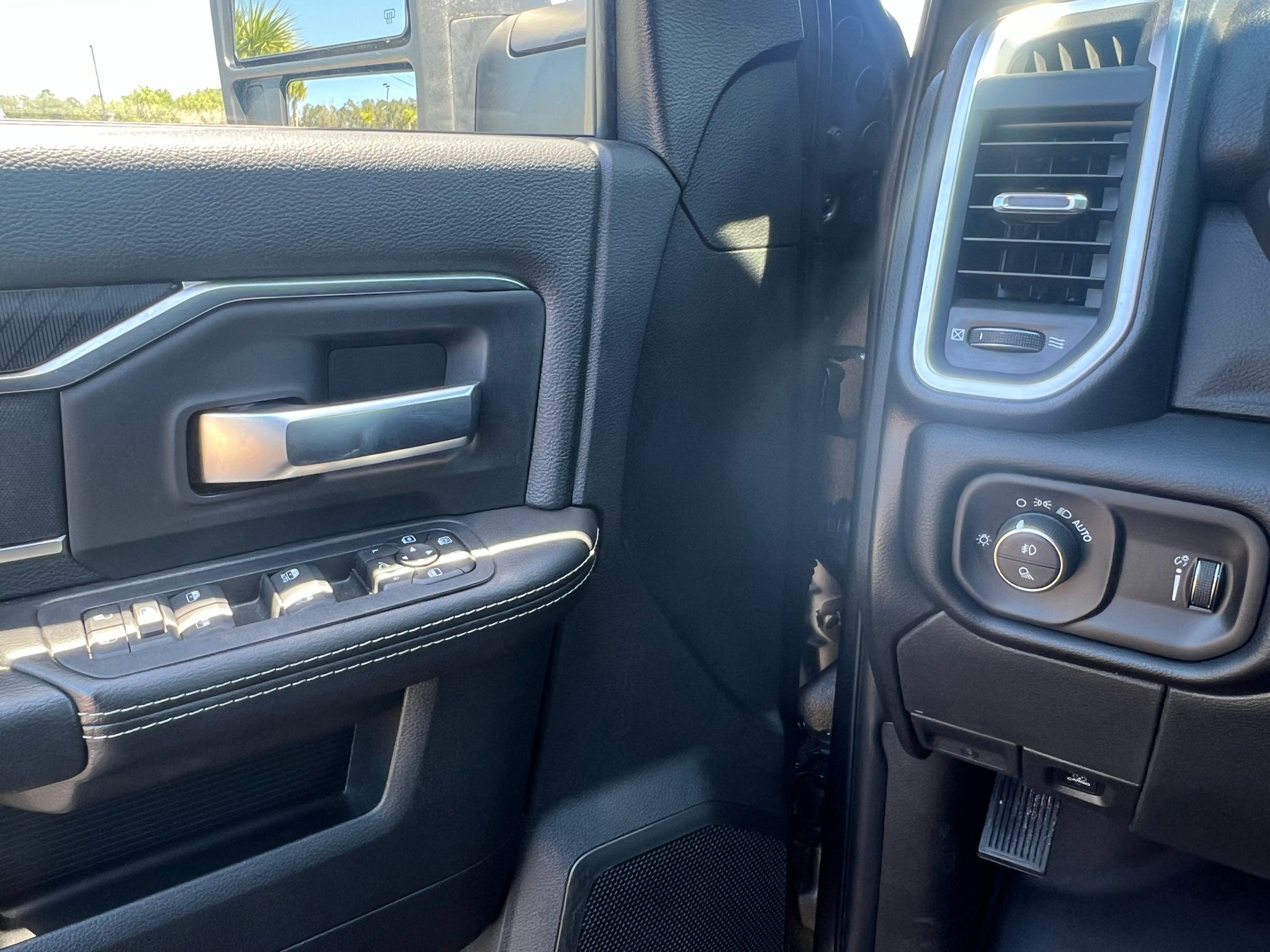 2025 RAM 3500 Big Horn Crew Cab 4x4 8' Box