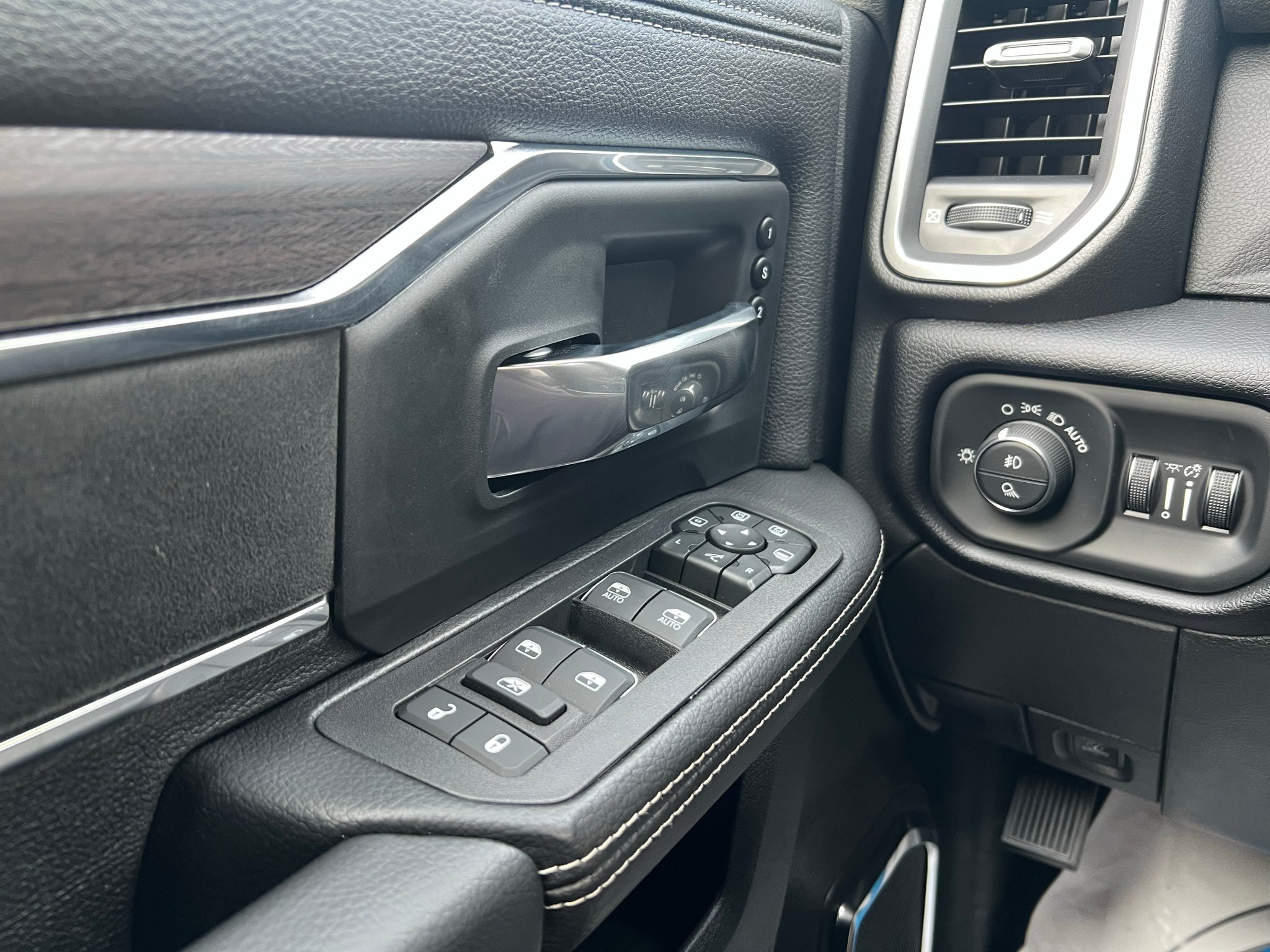 2026 RAM 3500 RAM 3500 LARAMIE CREW CAB 4X4 8' BOX