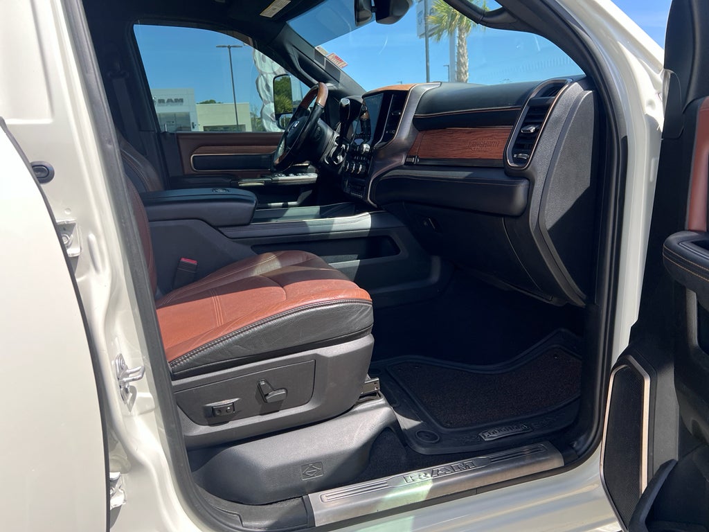 2019 RAM 3500 Longhorn Crew Cab 4x4 8' Box