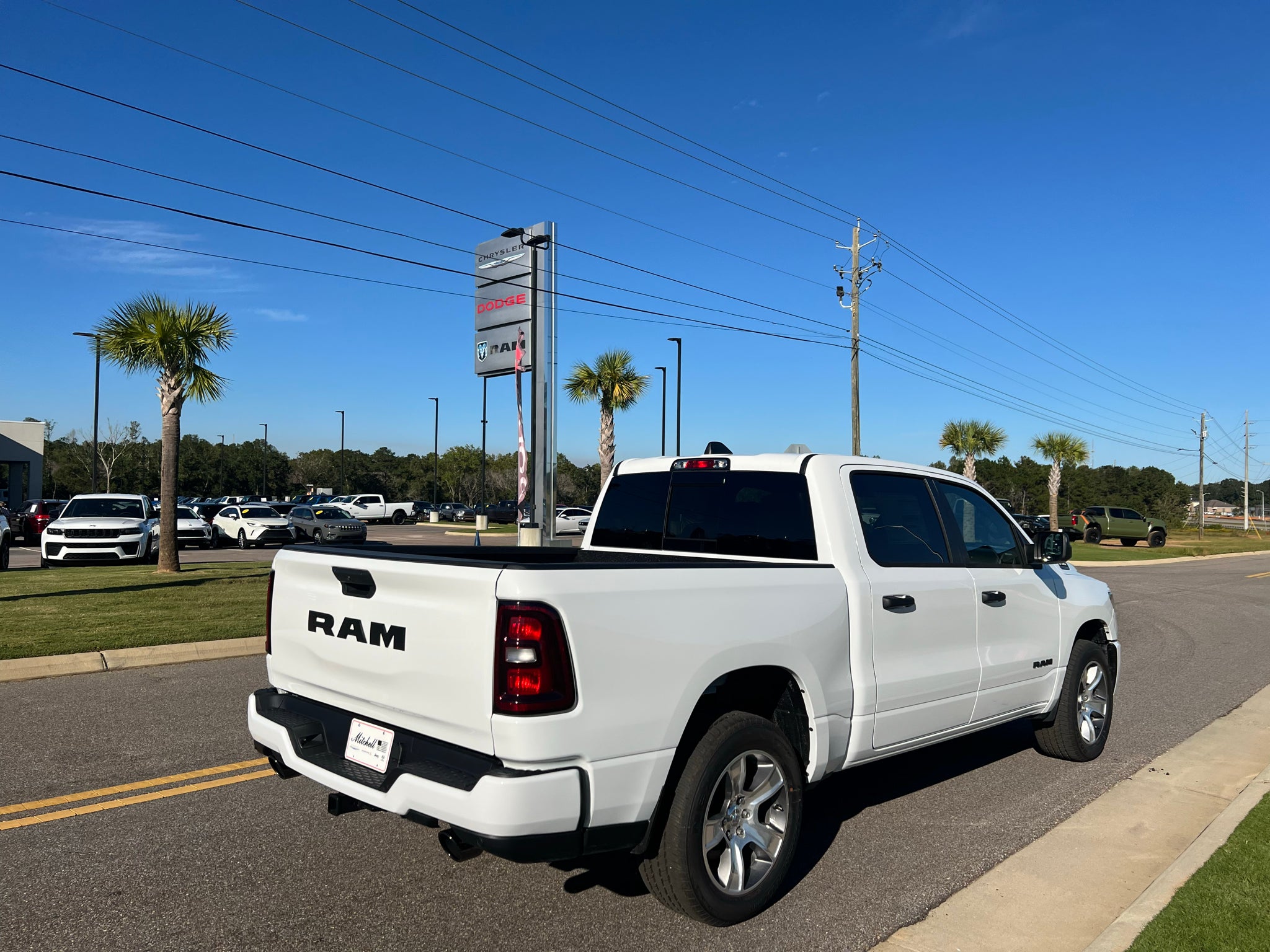 2027 RAM 1500 RAM 1500 EXPRESS CREW CAB 4X2 5'7' BOX