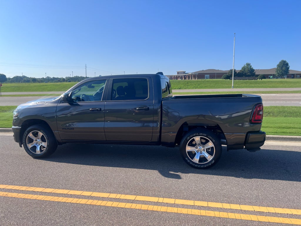 2026 RAM 1500 RAM 1500 EXPRESS CREW CAB 4X2 5'7' BOX