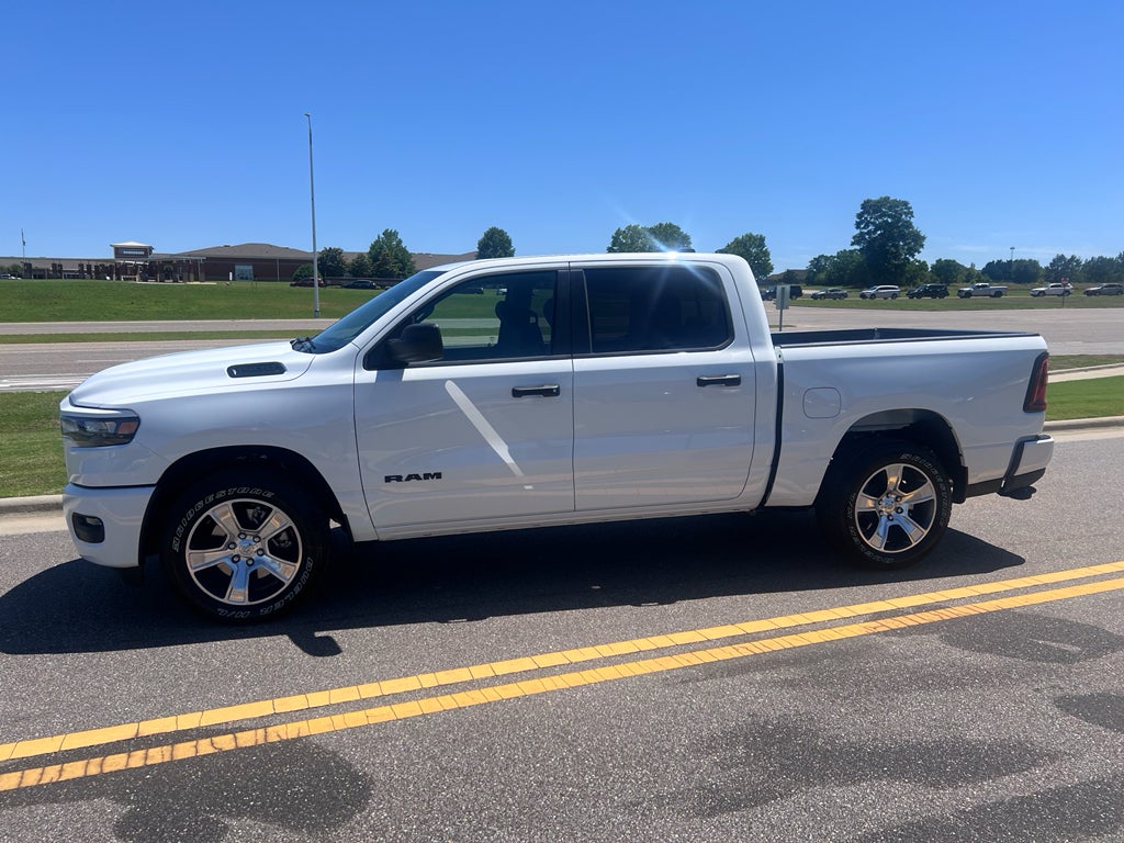 2026 RAM 1500 RAM 1500 EXPRESS CREW CAB 4X2 5'7' BOX
