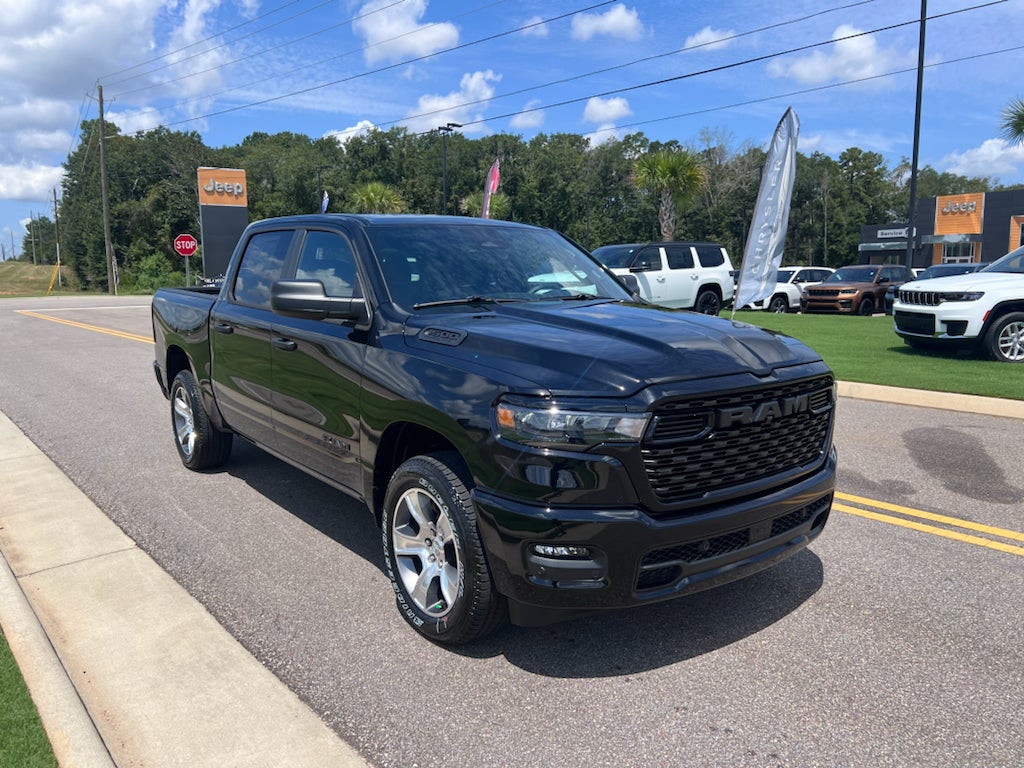 2026 RAM 1500 RAM 1500 EXPRESS CREW CAB 4X2 5'7' BOX