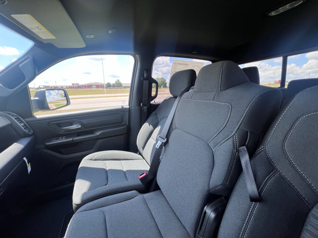 2026 RAM 1500 RAM 1500 EXPRESS CREW CAB 4X2 5'7' BOX