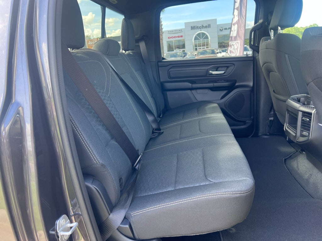 2026 RAM 1500 RAM 1500 EXPRESS CREW CAB 4X4 5'7' BOX