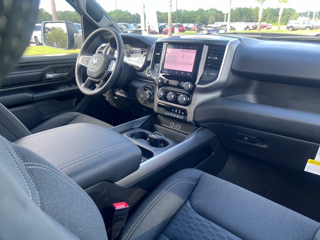 2026 RAM 1500 RAM 1500 EXPRESS CREW CAB 4X4 5'7' BOX