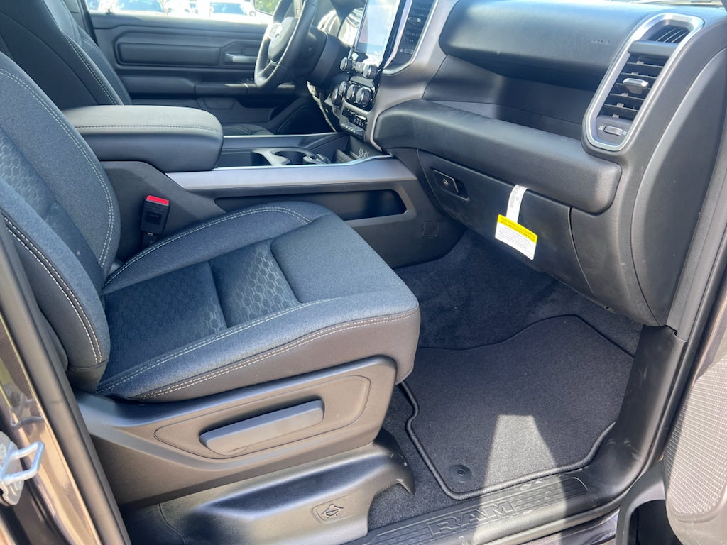 2026 RAM 1500 RAM 1500 EXPRESS CREW CAB 4X4 5'7' BOX