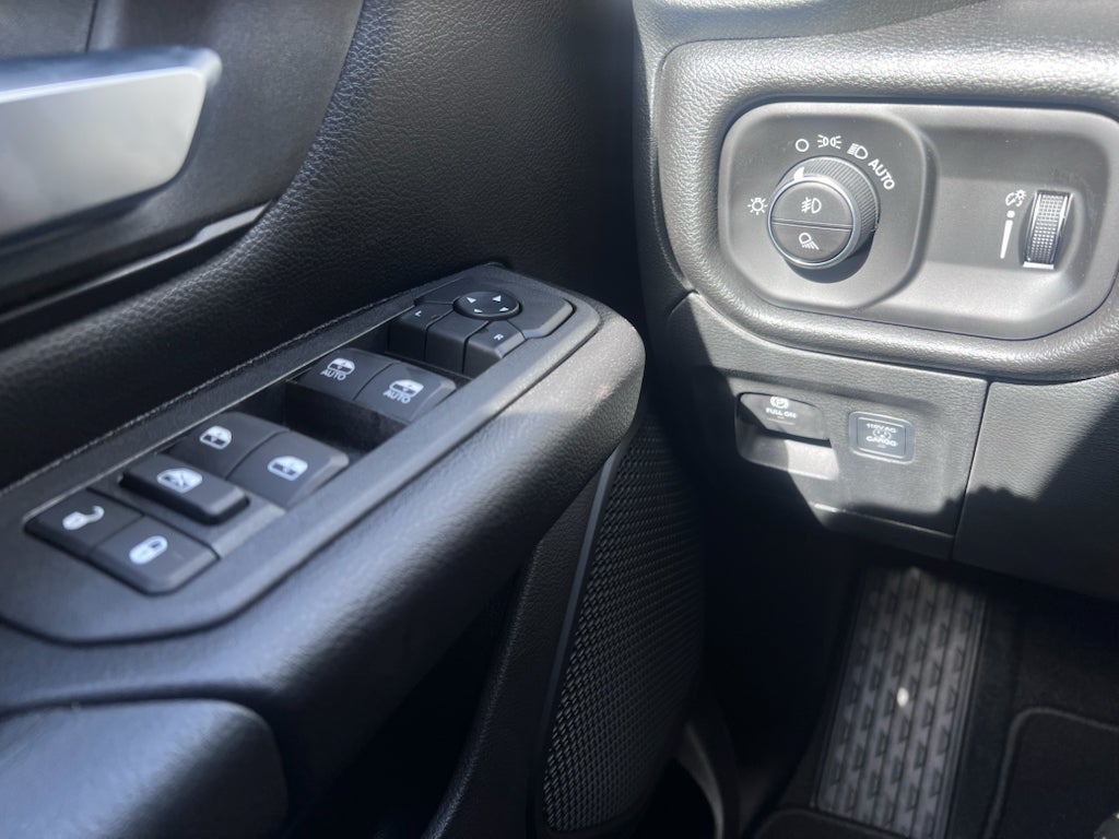 2026 RAM 1500 RAM 1500 EXPRESS CREW CAB 4X4 5'7' BOX