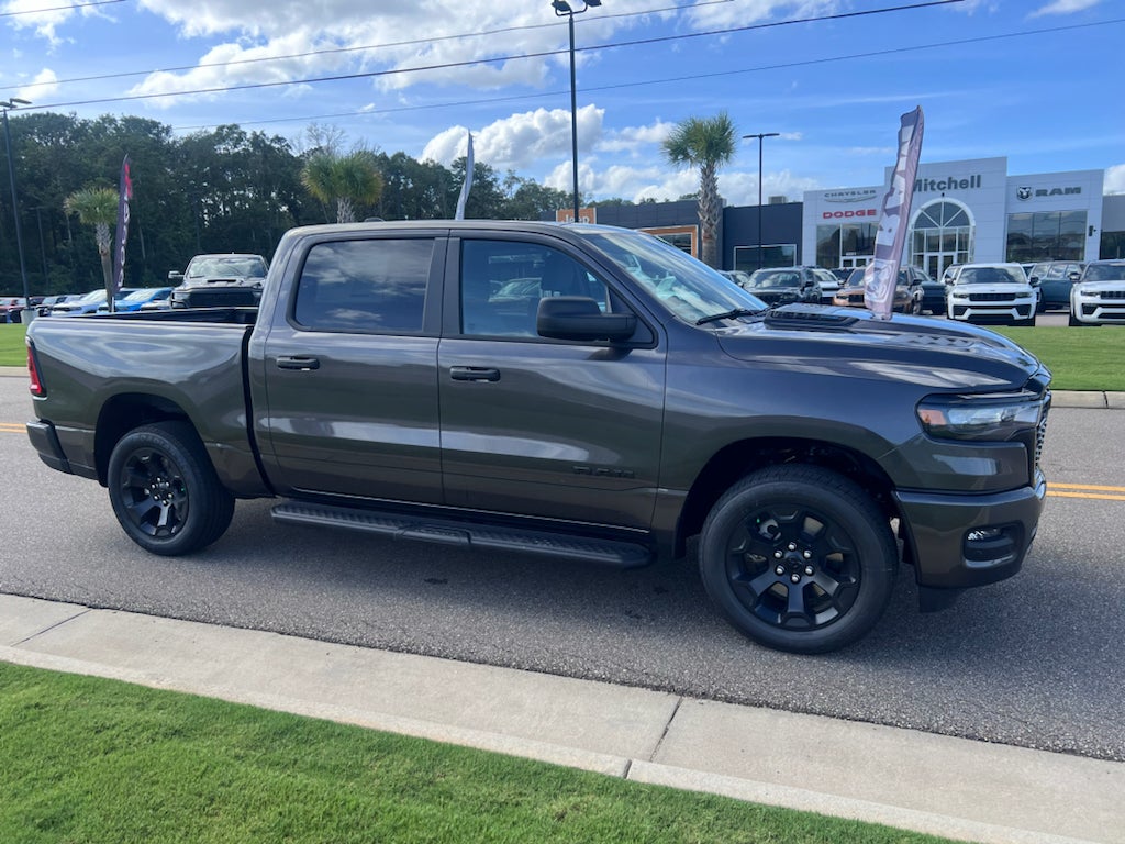 2026 RAM 1500 RAM 1500 EXPRESS CREW CAB 4X4 5'7' BOX