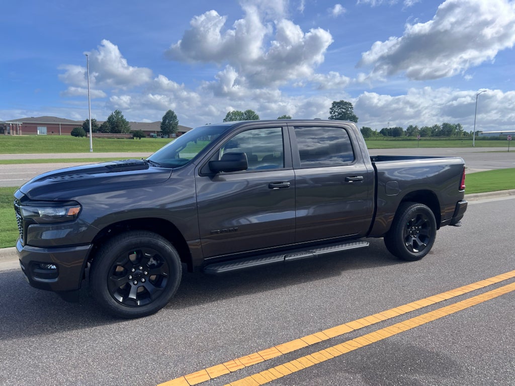 2026 RAM 1500 RAM 1500 EXPRESS CREW CAB 4X4 5'7' BOX