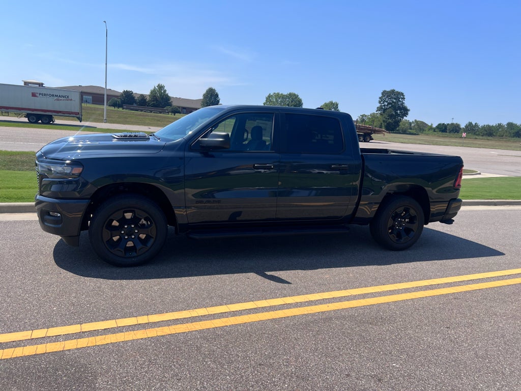 2026 RAM 1500 RAM 1500 EXPRESS CREW CAB 4X4 5'7' BOX
