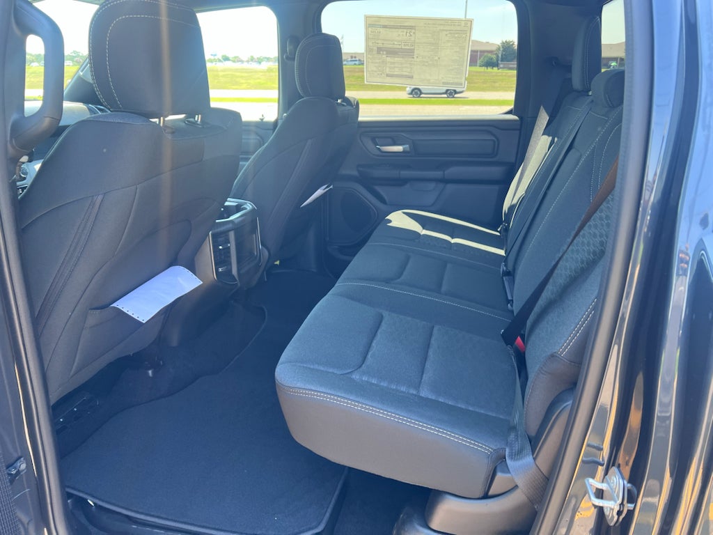 2026 RAM 1500 RAM 1500 EXPRESS CREW CAB 4X4 5'7' BOX