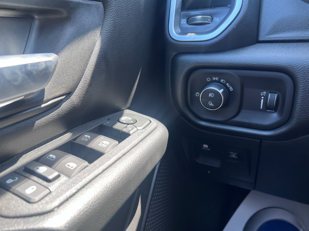 2026 RAM 1500 RAM 1500 EXPRESS CREW CAB 4X4 5'7' BOX
