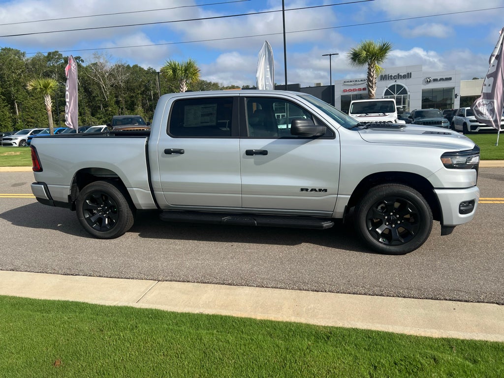2026 RAM 1500 RAM 1500 EXPRESS CREW CAB 4X4 5'7' BOX