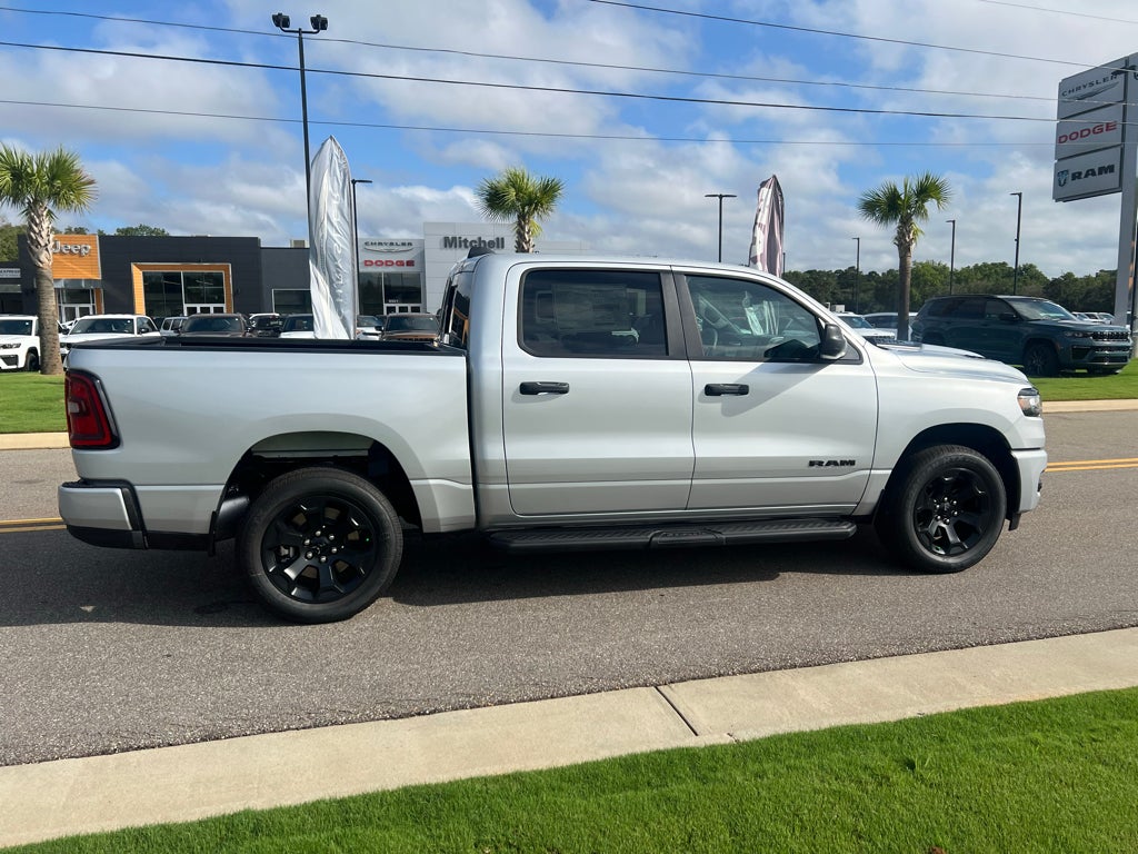 2026 RAM 1500 RAM 1500 EXPRESS CREW CAB 4X4 5'7' BOX
