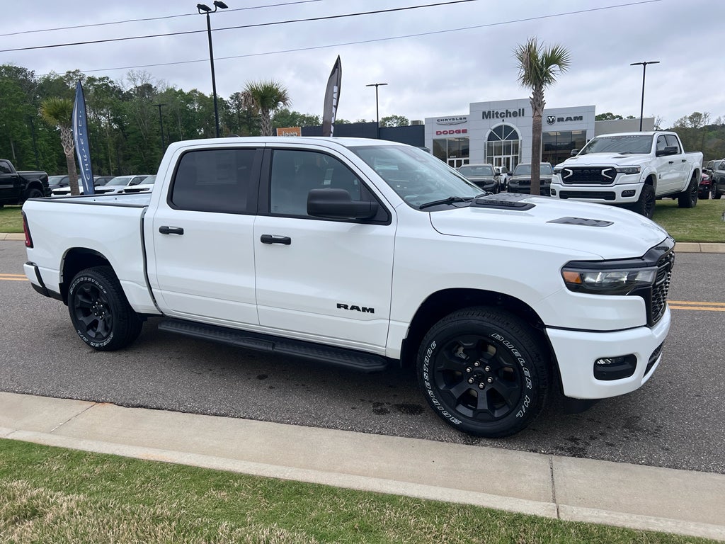 2026 RAM 1500 RAM 1500 EXPRESS CREW CAB 4X4 5'7' BOX