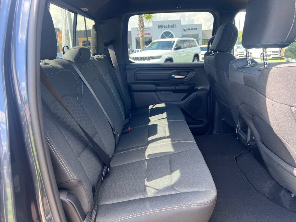 2026 RAM 1500 RAM 1500 EXPRESS CREW CAB 4X4 5'7' BOX