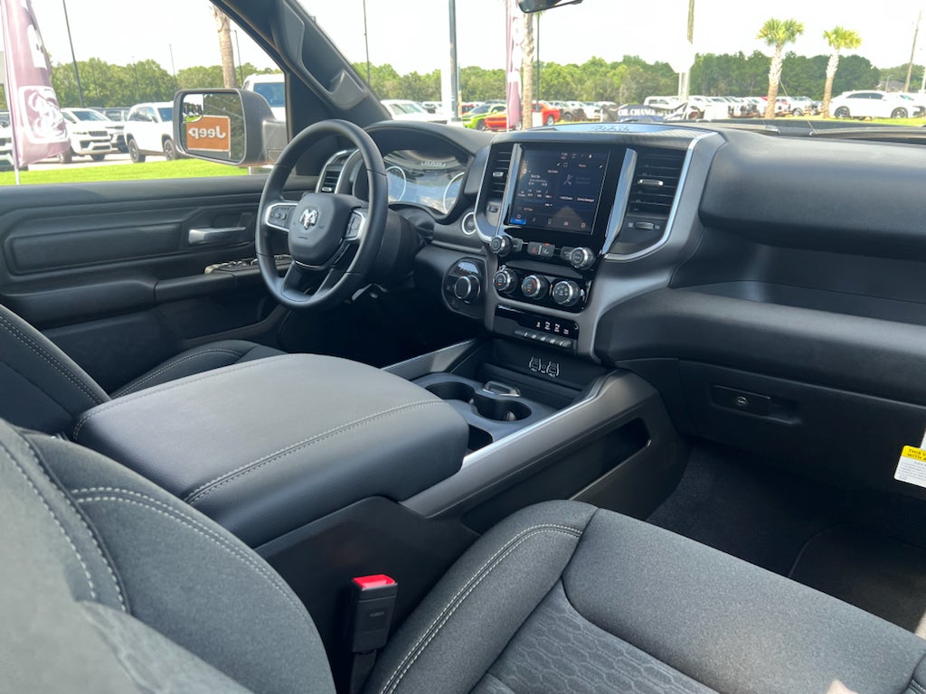 2026 RAM 1500 RAM 1500 EXPRESS CREW CAB 4X4 5'7' BOX