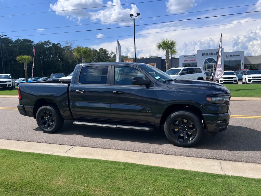 2026 RAM 1500 RAM 1500 EXPRESS CREW CAB 4X4 5'7' BOX