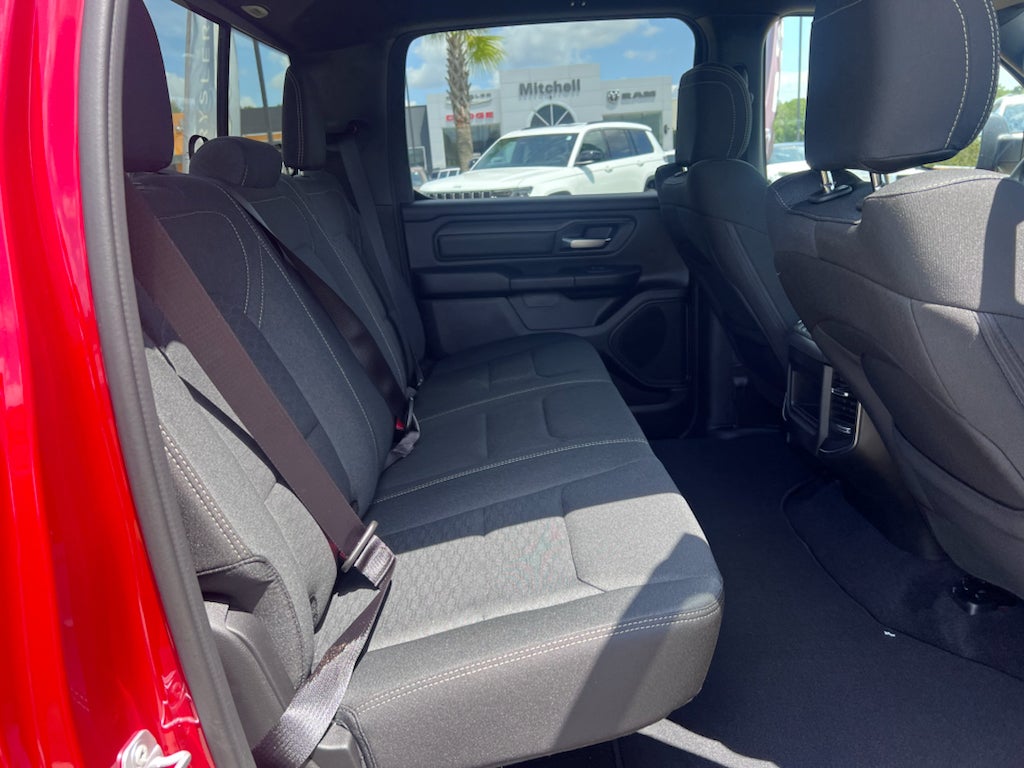 2026 RAM 1500 RAM 1500 EXPRESS CREW CAB 4X4 5'7' BOX