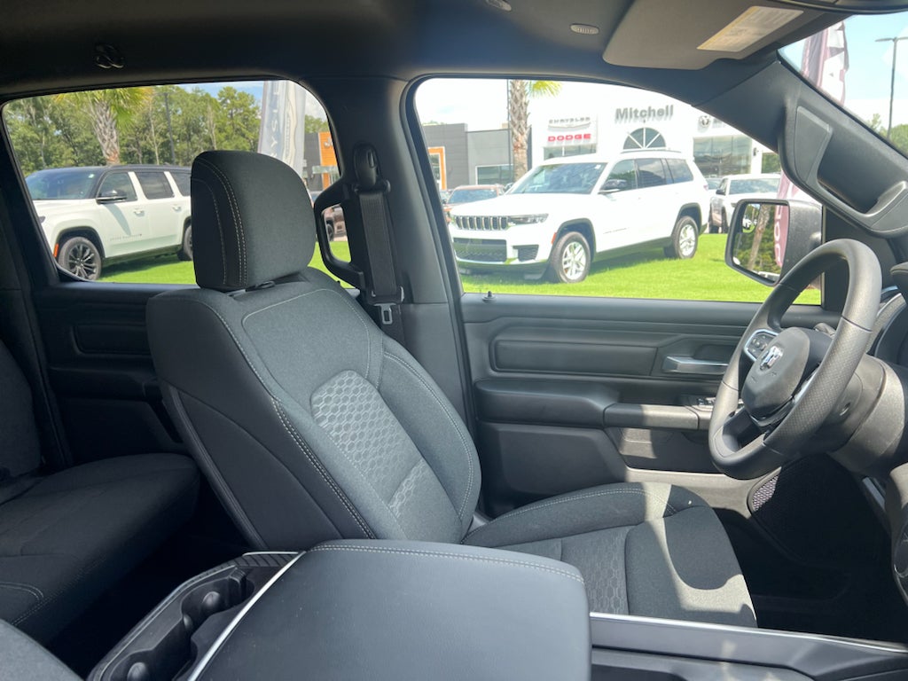 2026 RAM 1500 RAM 1500 EXPRESS CREW CAB 4X4 5'7' BOX
