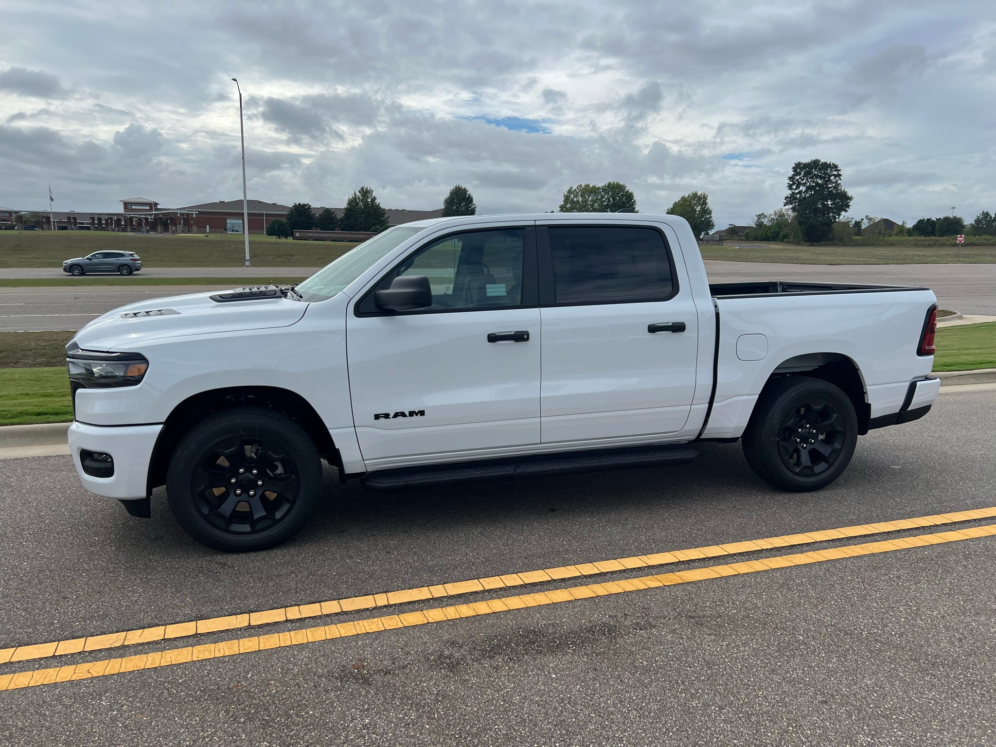 2027 RAM 1500 RAM 1500 EXPRESS CREW CAB 4X4 5'7' BOX