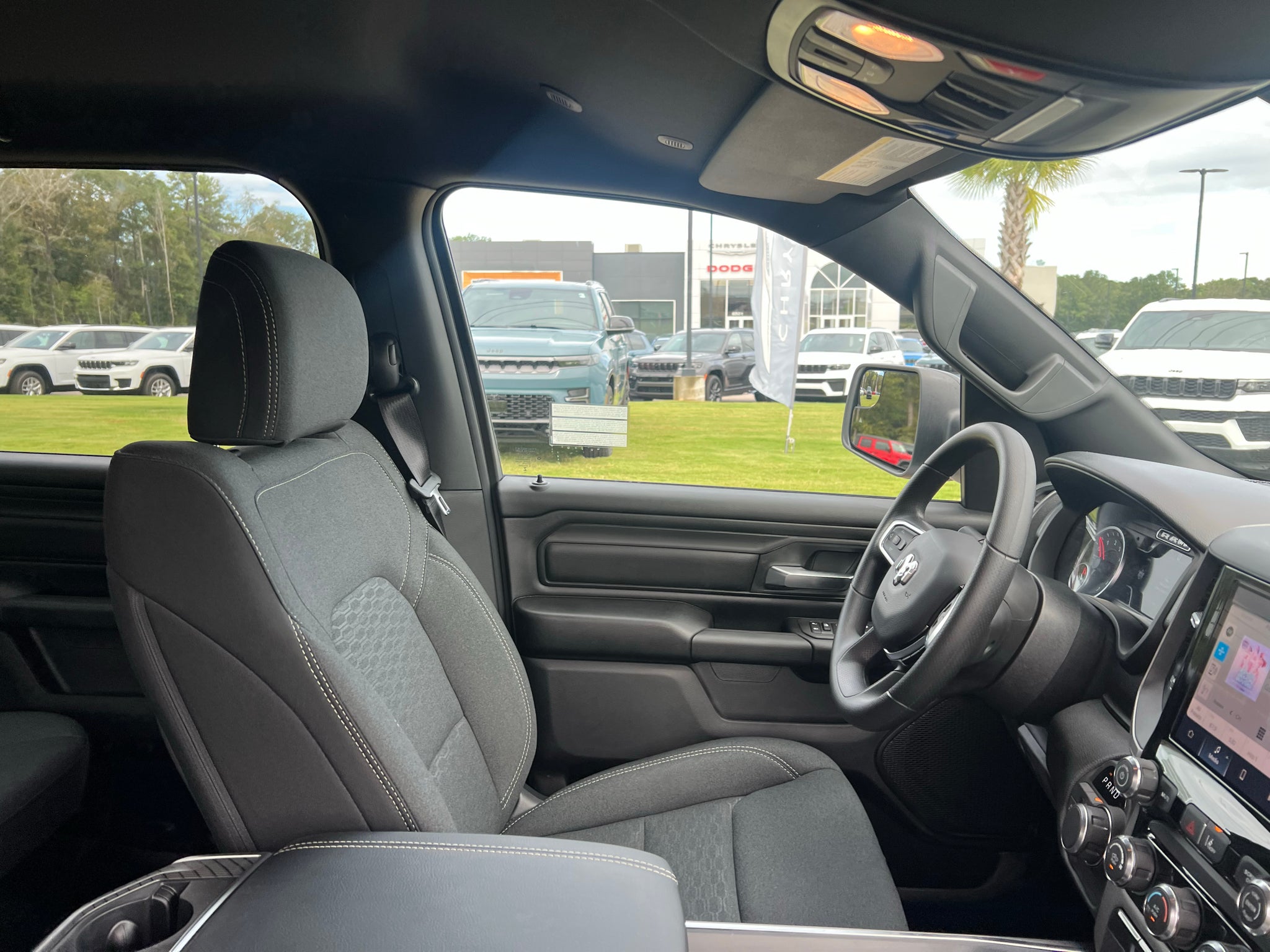 2027 RAM 1500 RAM 1500 EXPRESS CREW CAB 4X4 5'7' BOX
